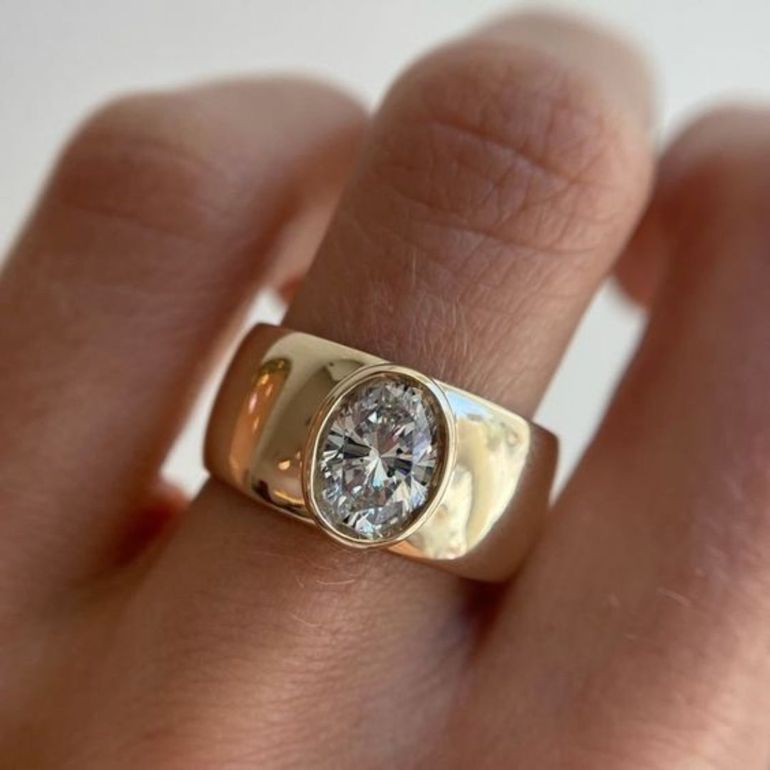 Vintage Gold Ring with Inset Cubic Zirconia