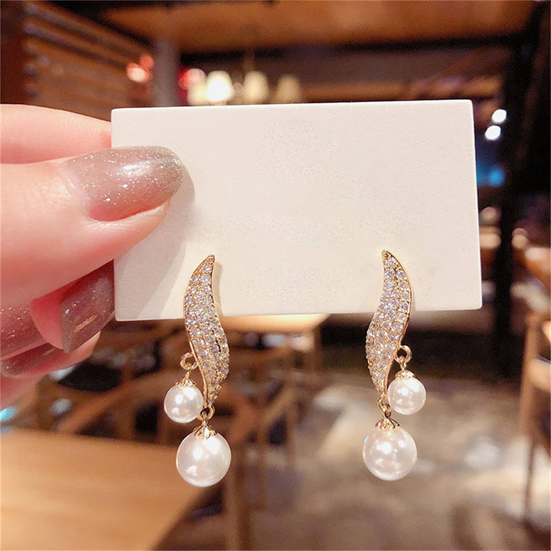 Gold Pearl Earrings