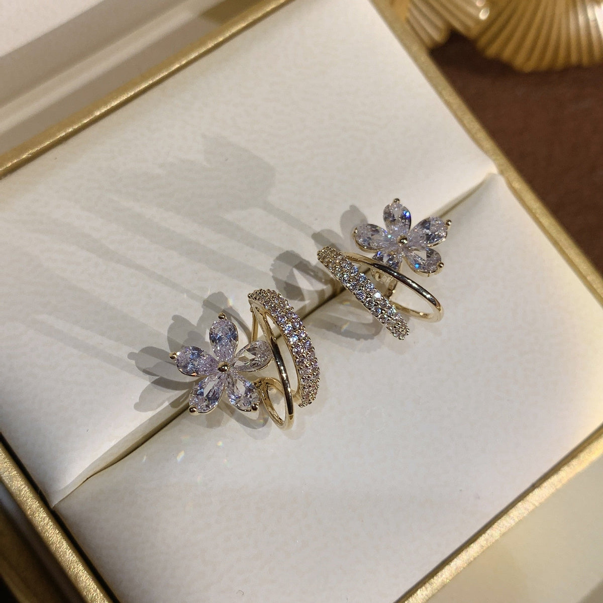 Flower Earrings with Cubic Zirconia Inlays in Gold