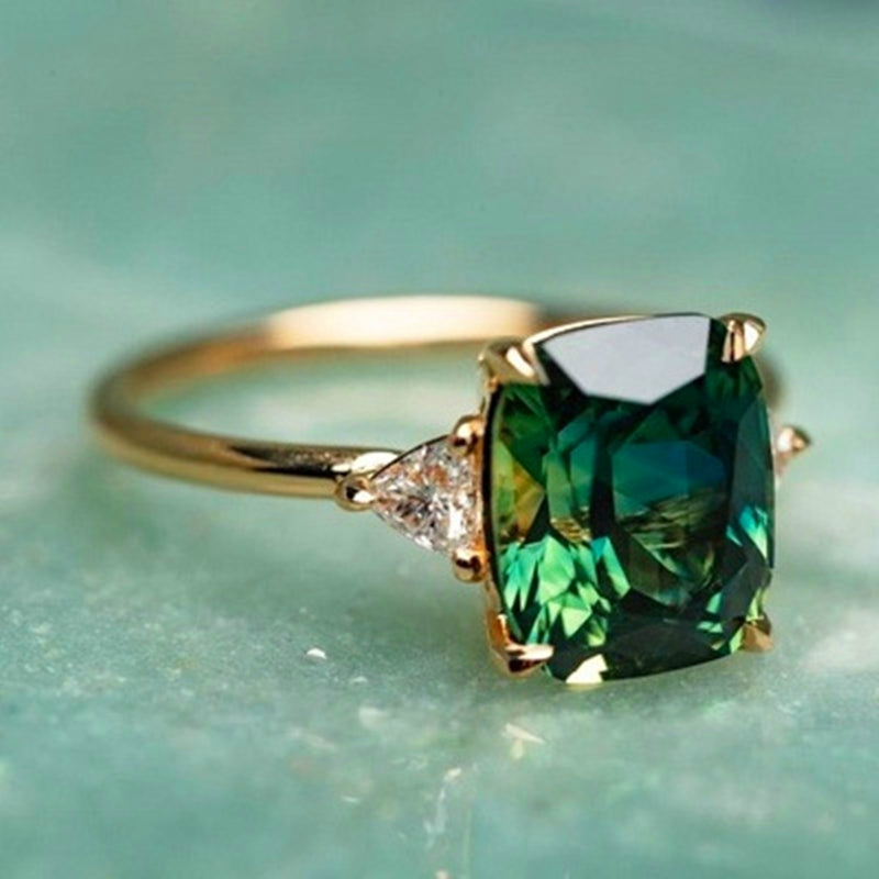Elegant Vintage Ring with Square Emerald